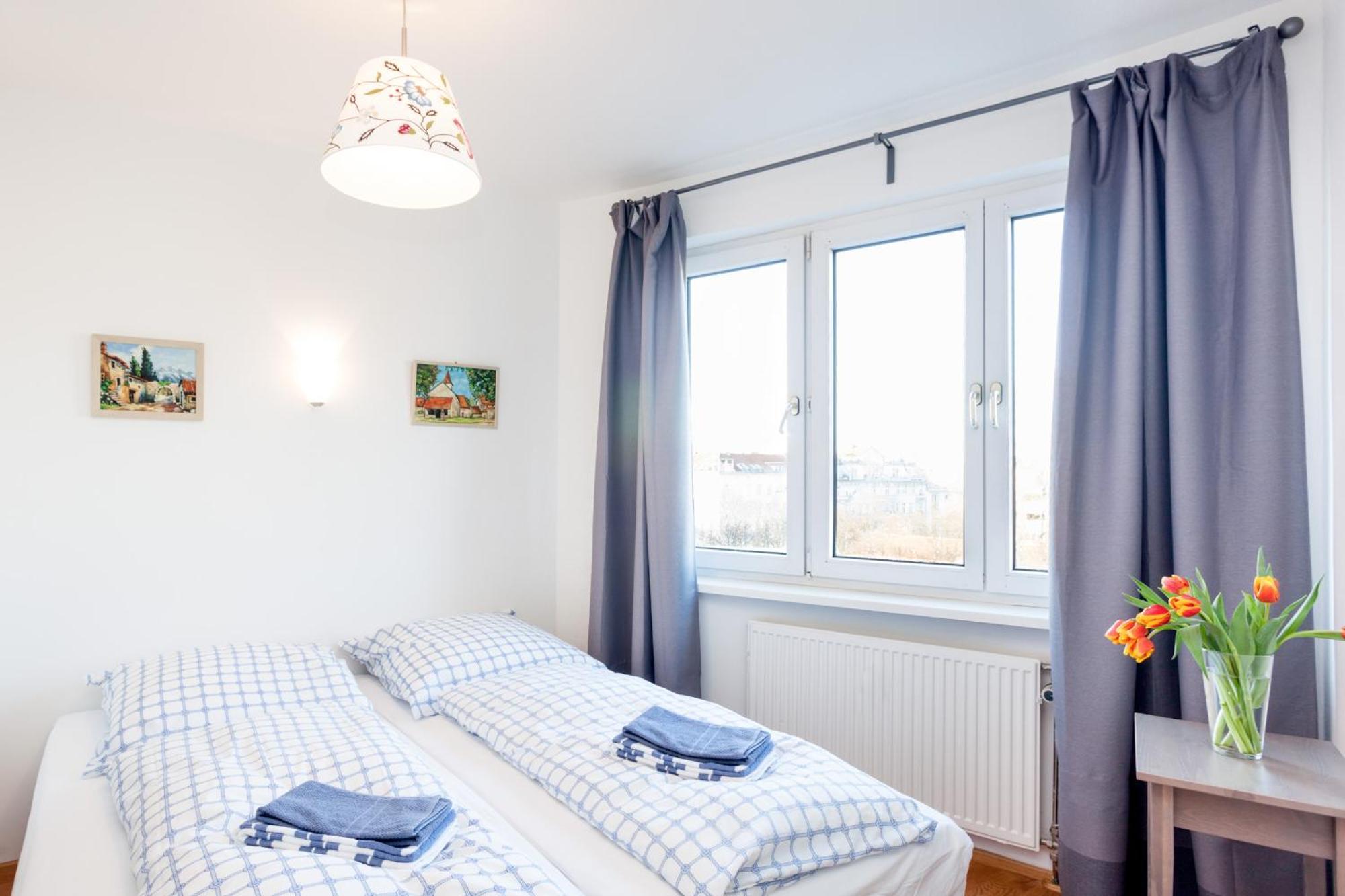 The Maybach - Rooftop Living Xberg, 1Br, 1 Living Room, Group & Family Friendly, 2 - 4 Guests — Photos 2